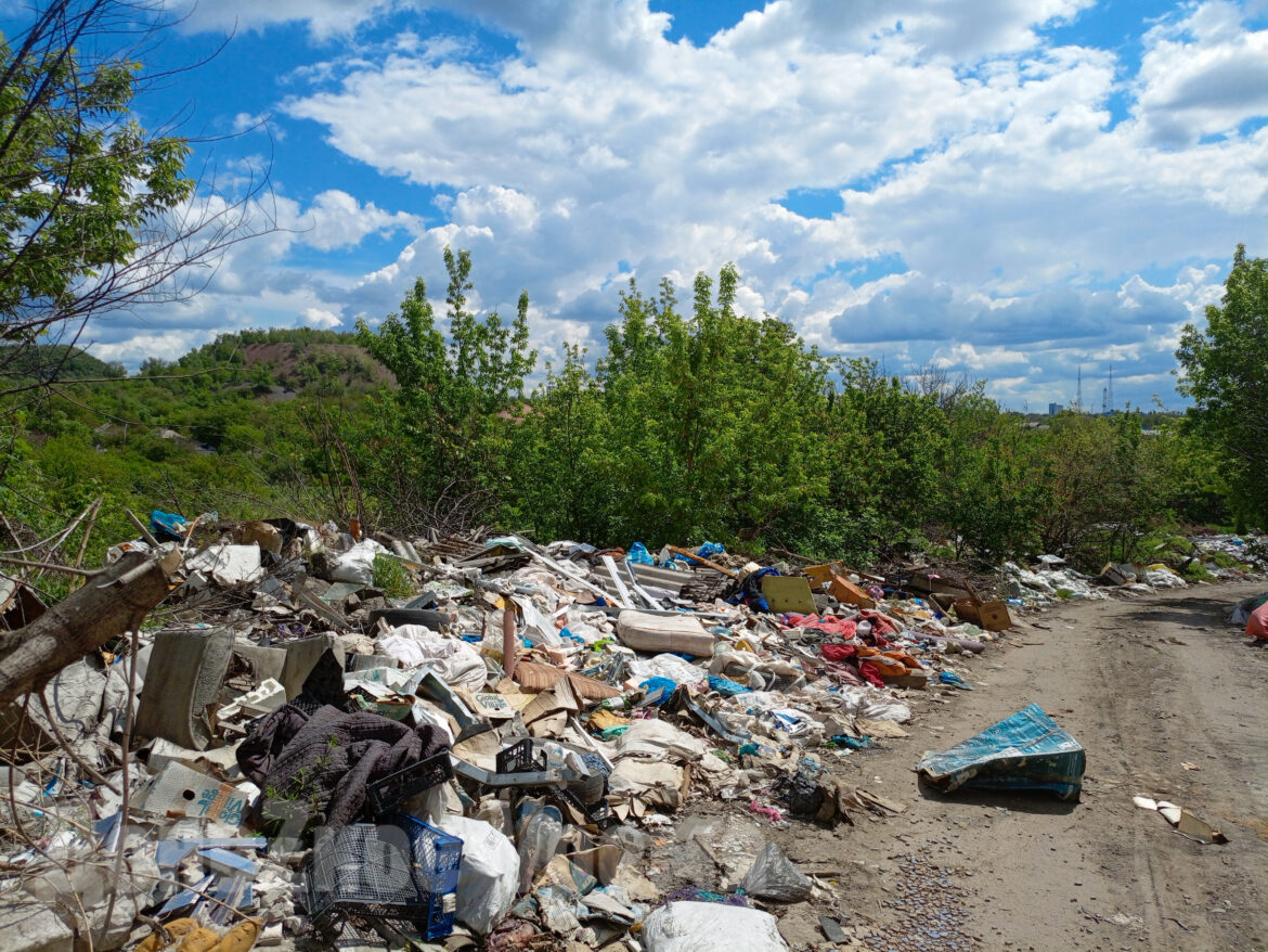 IMG_20250519_111038_318 На месте посадки растут терриконы мусора: дончане 5 лет добиваются вывоза свалки на Красном Пахаре