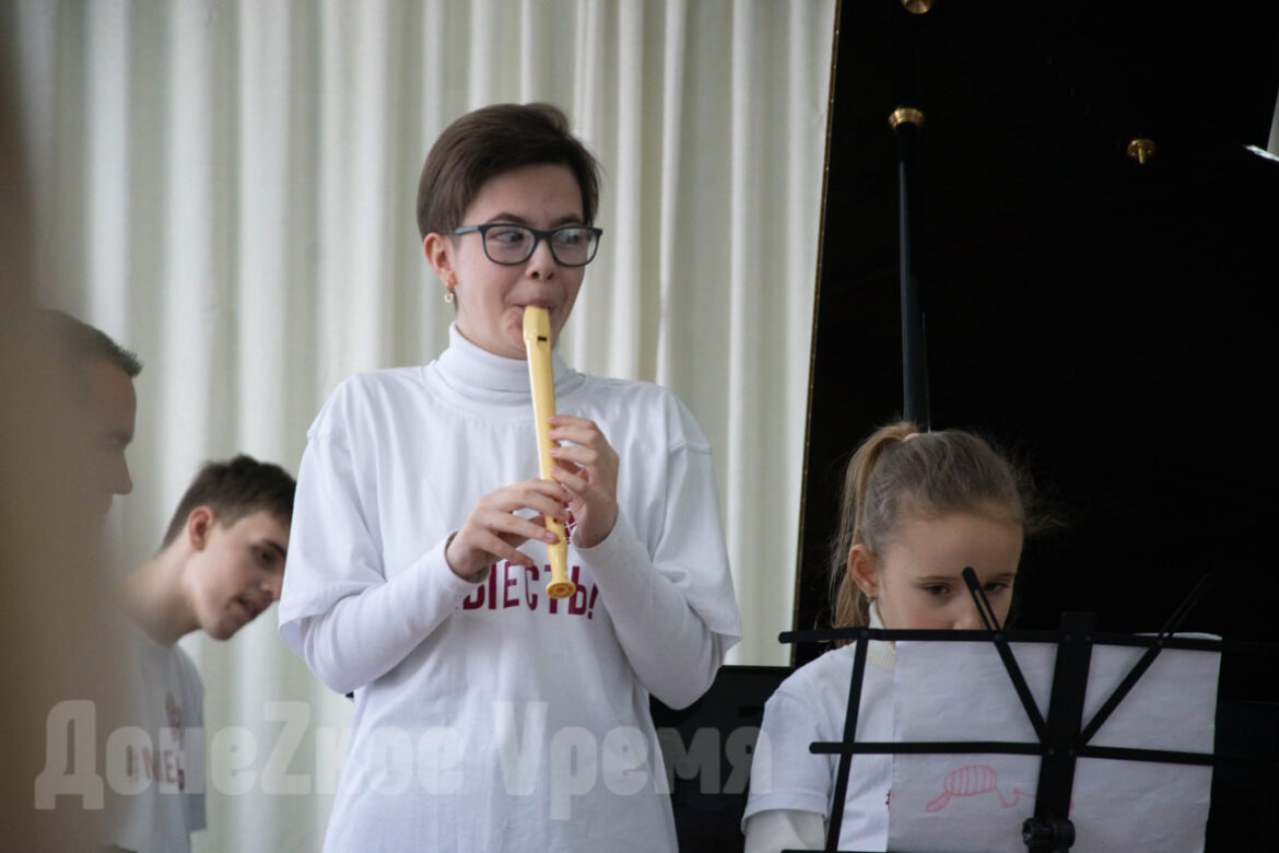 “Из таких вырастают великие личности”: скрипачка Рипсимэ Айрапетянц дала мастер-класс детям из инклюзивного оркестра