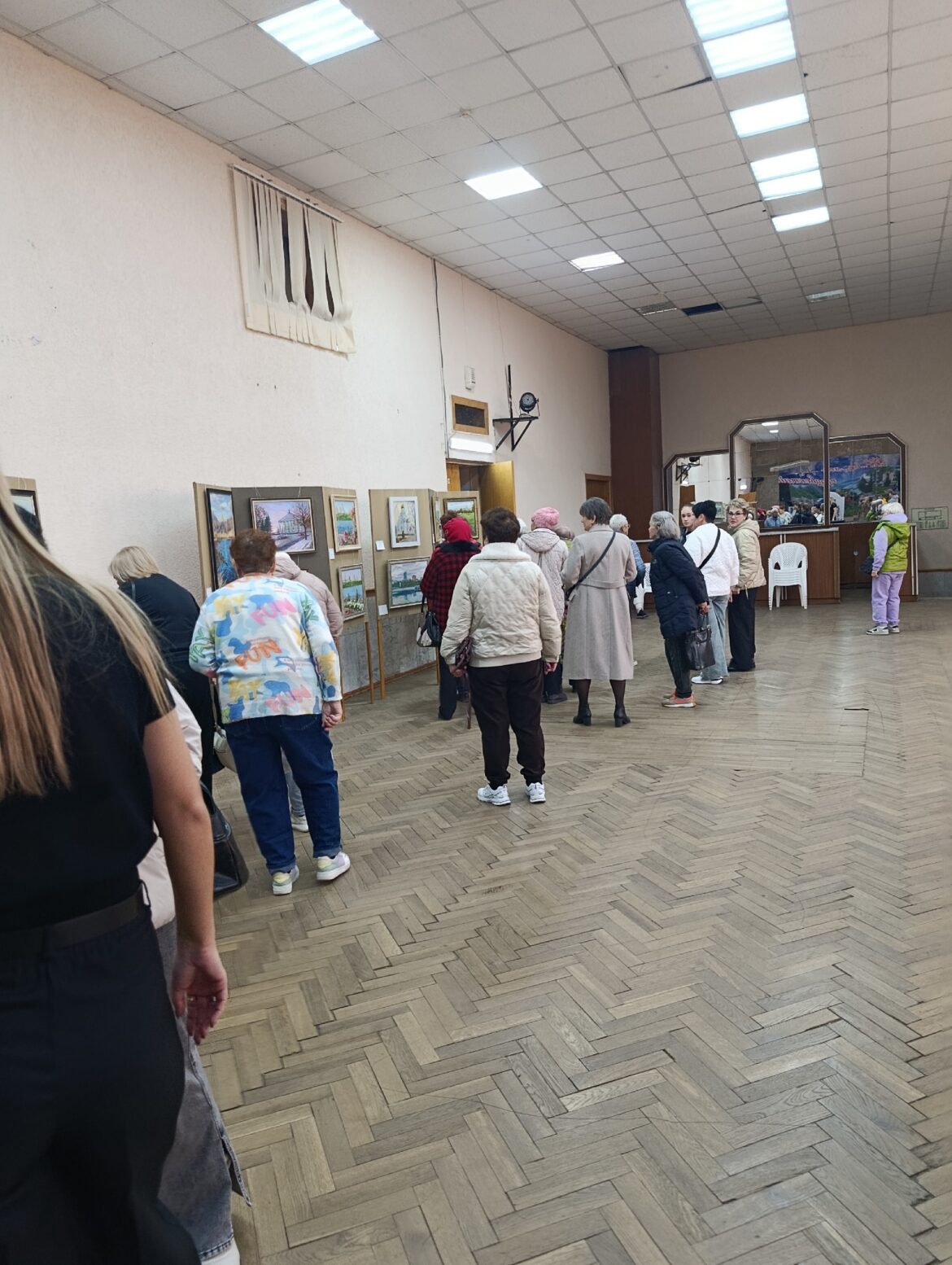Художественный взгляд на непростое время: на Кубани проходит персональная выставка донецкой художницы
