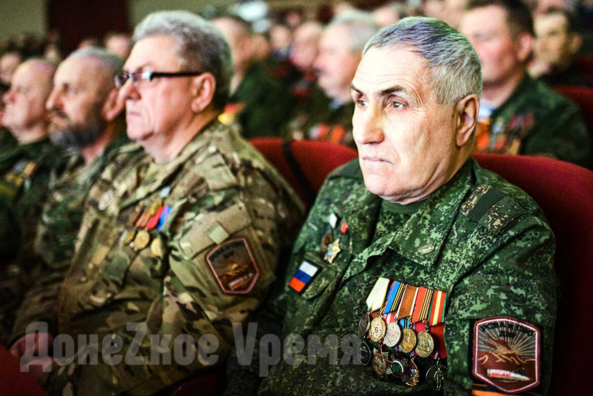 За героизм и любовь к Родине: Денис Пушилин присвоил звание Героя ДНР 18 военнослужащим