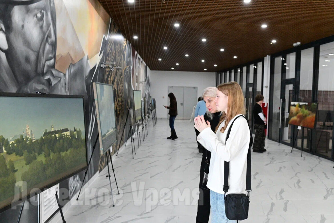 DSC_8446 В знак солидарности с военными: впервые в Донецке открылась передвижная выставка «О Родине»