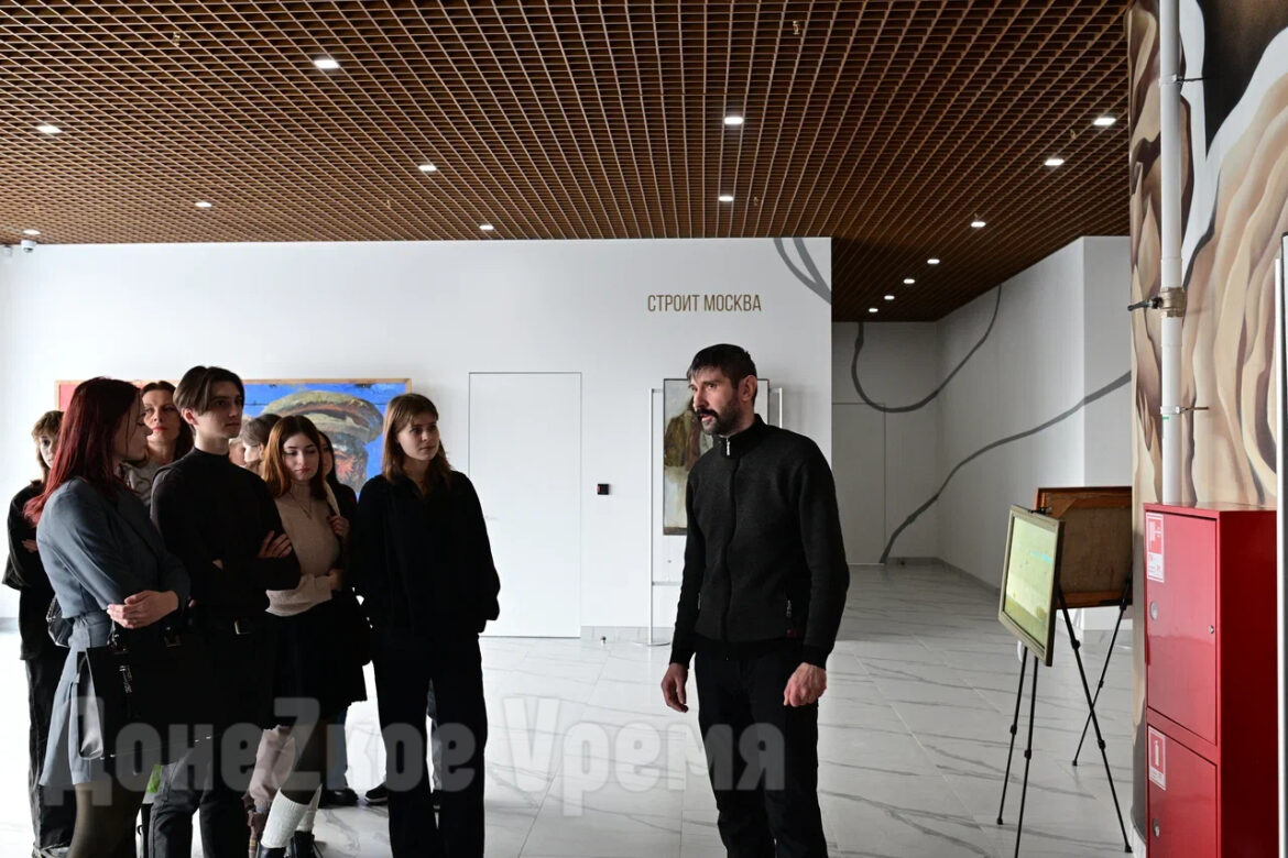 DSC_8493 В знак солидарности с военными: впервые в Донецке открылась передвижная выставка «О Родине»