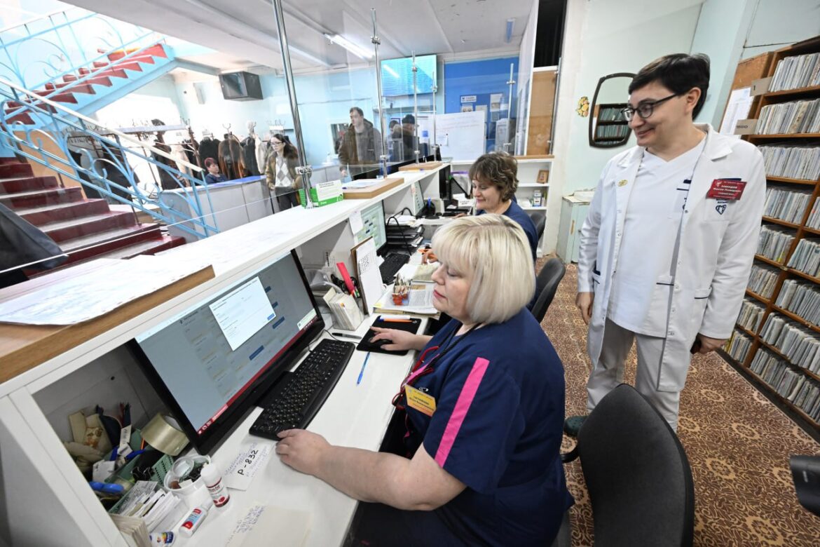 больница регистратура Без очередей и узких окон: больницу №16 в Донецке модернизировали по стандартам Росатома