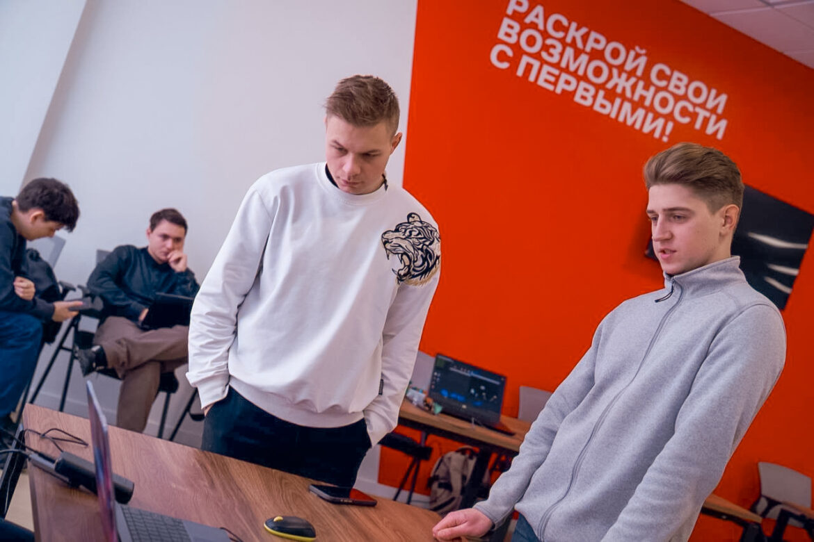 Собранные на свои деньги: роботы донецких студентов вошли в топ-15 сильнейших в России