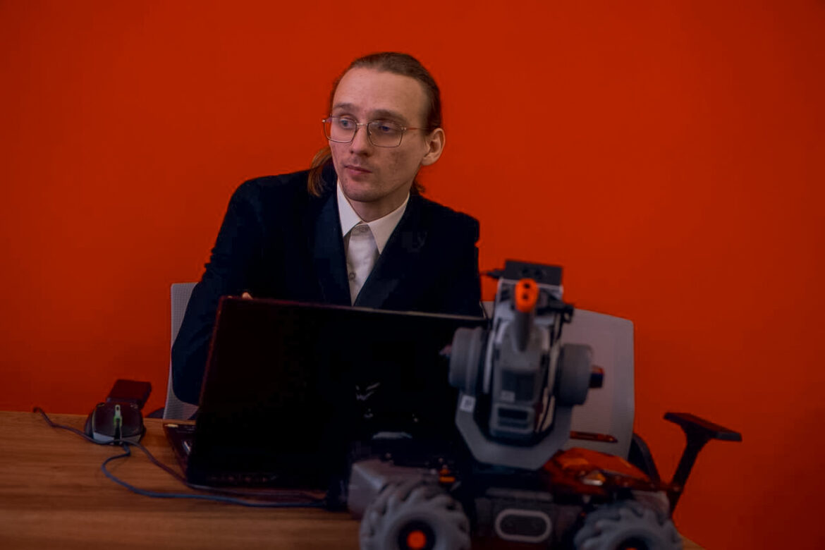 Собранные на свои деньги: роботы донецких студентов вошли в топ-15 сильнейших в России