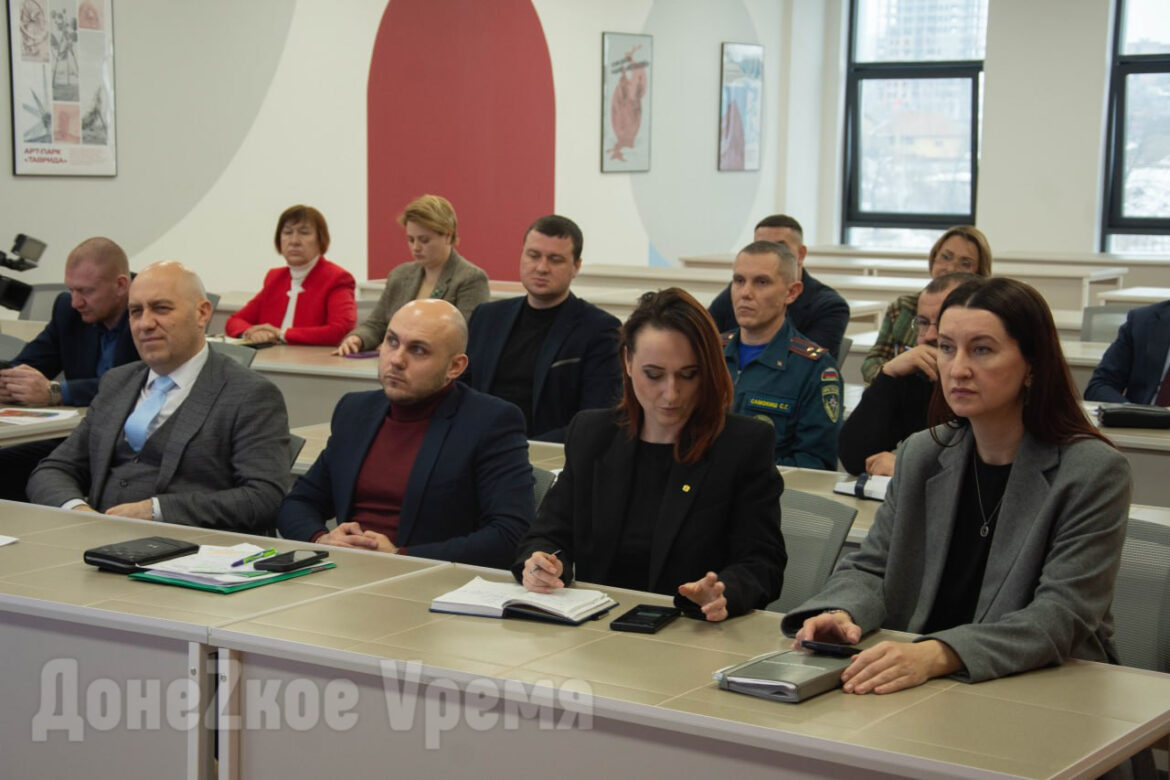 «Чтобы молодежь оставалась»: в центре «30/09» проректоры вузов ДНР обсудили воспитательную работу