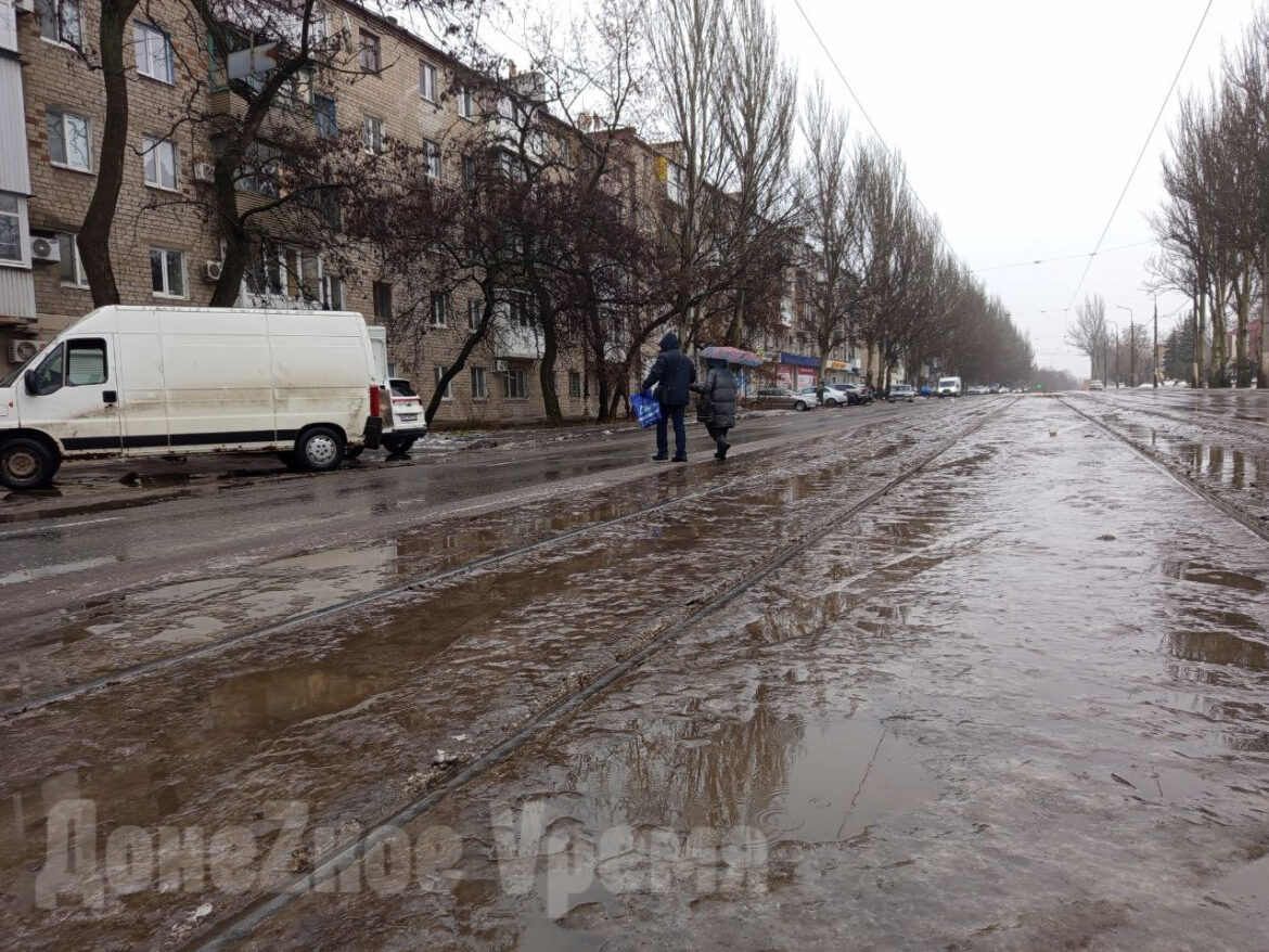Травмоопасно в центре и на окраинах: весь Донецк сегодня превратился в один сплошной каток