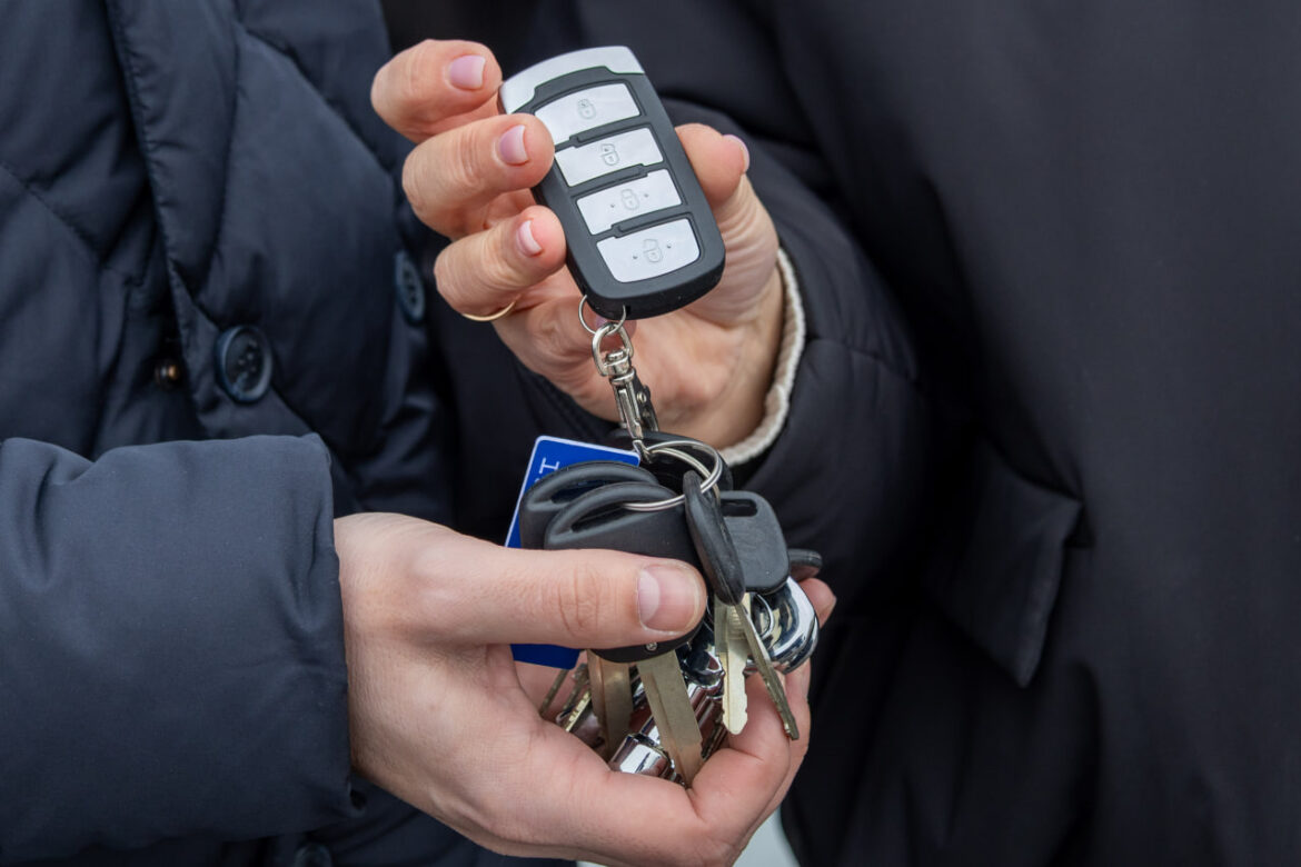 “Наша несбыточная мечта сбылась”: Донецкая филармония получила новый автобус для гастрольных поездок