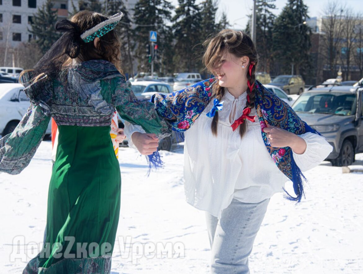 photo_2026-02-21_15-35-01 Народные забавы и блины от самых красивых девушек Донбасса: в Донецке прошли масленичные гуляния