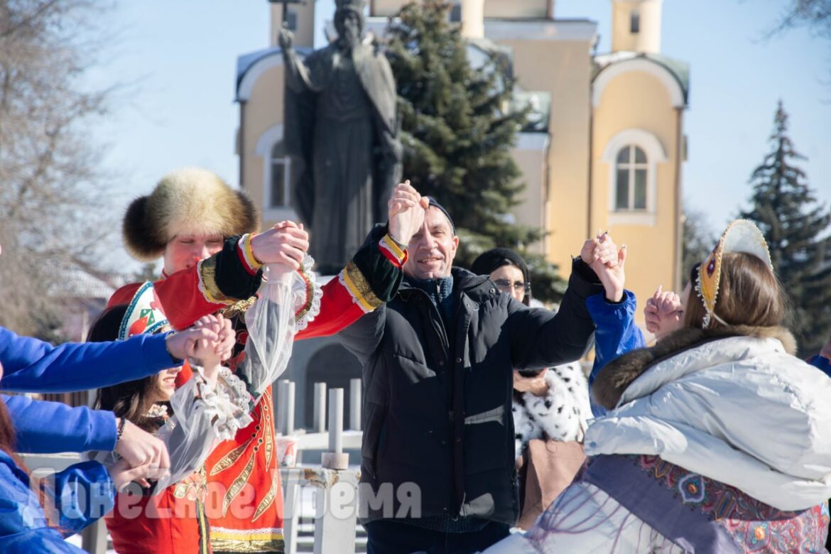 photo_2026-02-21_15-35-10 Народные забавы и блины от самых красивых девушек Донбасса: в Донецке прошли масленичные гуляния
