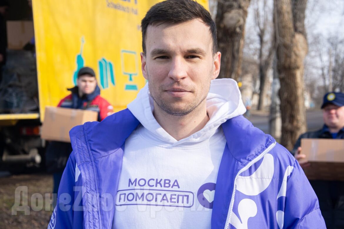 Поздравили с праздником и привезли подарки: волонтеры из Москвы доставили в ДНР гуманитарную помощь