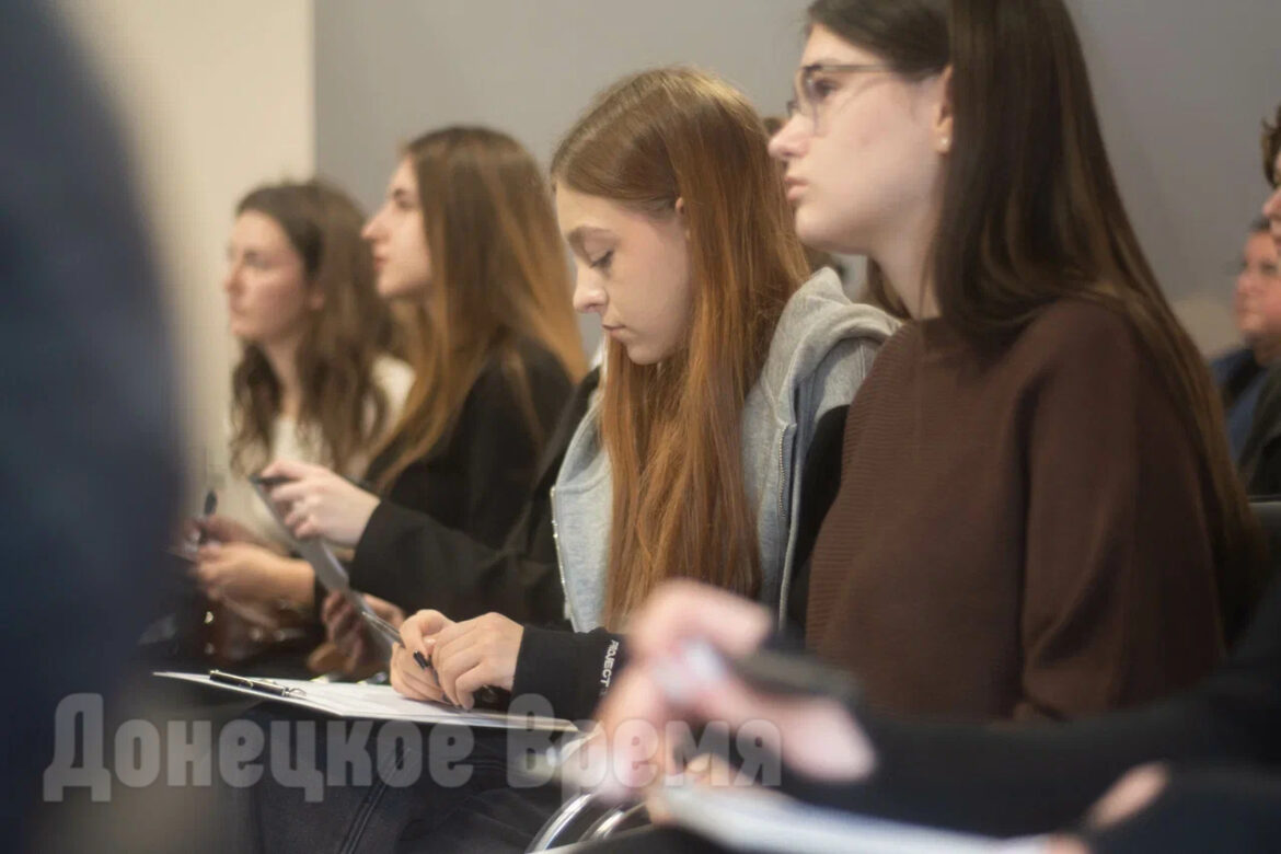 DSC_4681 Для укрепления дружбы и единства народов: жители ДНР приняли участие в акции «Россия — семья семей»