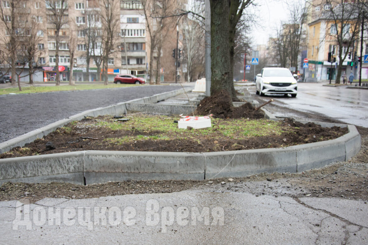 «Таких точек по городу много»: на проспекте Комсомольском в Донецке ведутся дорожные работы