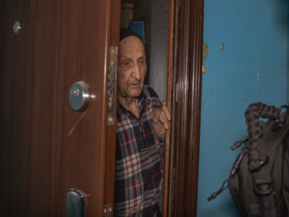 вода5 “Как же это страшно! И конца не видно”: “Народная Дружина” привезла питьевую воду детям войны в Горловку