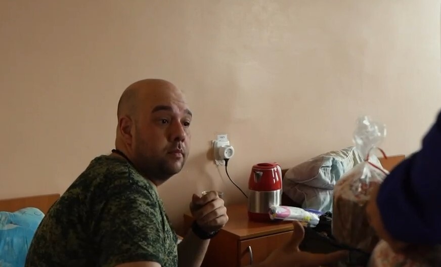 Для тех, кому нужна особая поддержка: молодогвардейцы поздравили с праздником беженцев и раненых бойцов