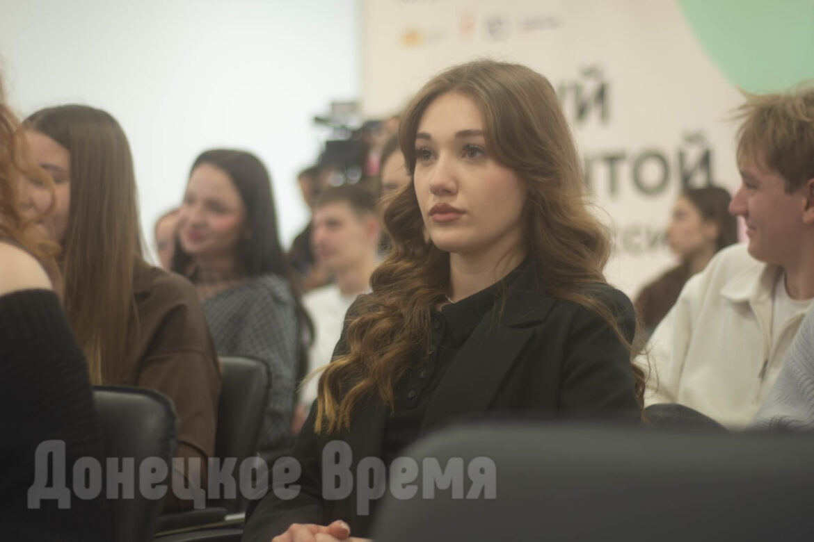 db7fcd98-9c05-4cb2-914e-76368876e155 «Это большая гордость»: ДНР принимает участие в подготовке волонтеров для Международного фестиваля молодежи