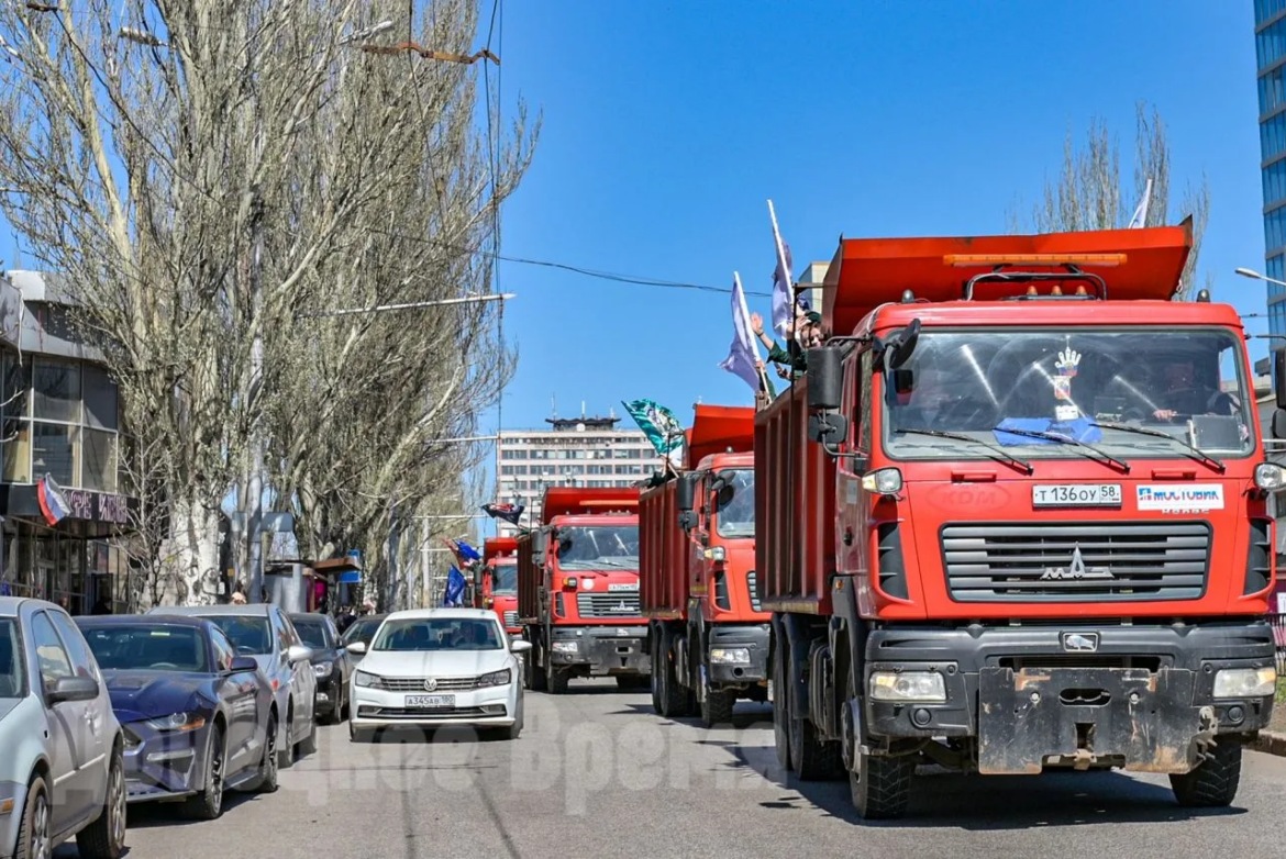 IMG_20260406_181050 Символ возрождения и помощи: молодежь встретила годовщину создания ДНР автопробегом на КамАЗах