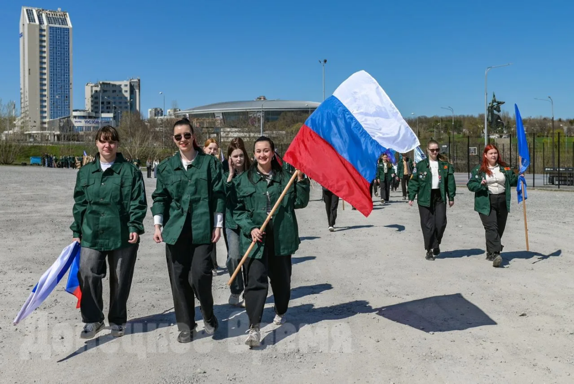 IMG_20260406_181053 Символ возрождения и помощи: молодежь встретила годовщину создания ДНР автопробегом на КамАЗах