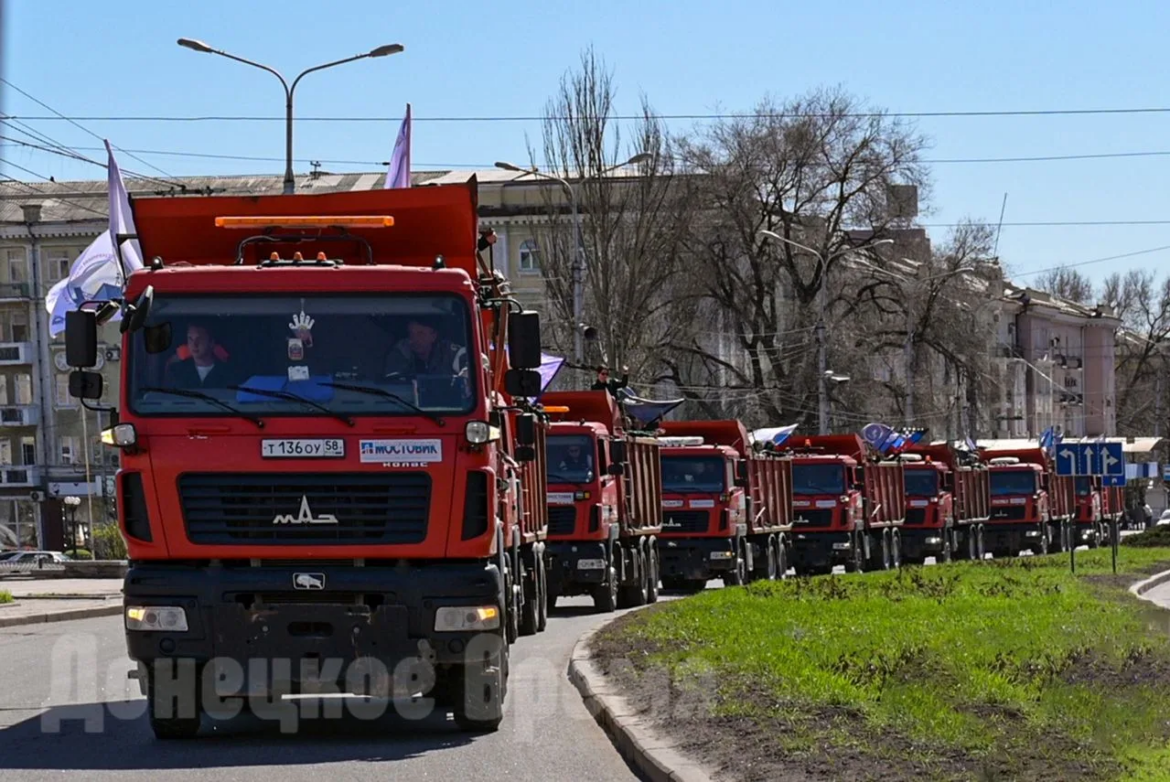 IMG_20260406_181056 Символ возрождения и помощи: молодежь встретила годовщину создания ДНР автопробегом на КамАЗах