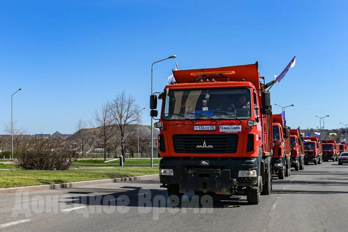 IMG_20260406_181059 Символ возрождения и помощи: молодежь встретила годовщину создания ДНР автопробегом на КамАЗах