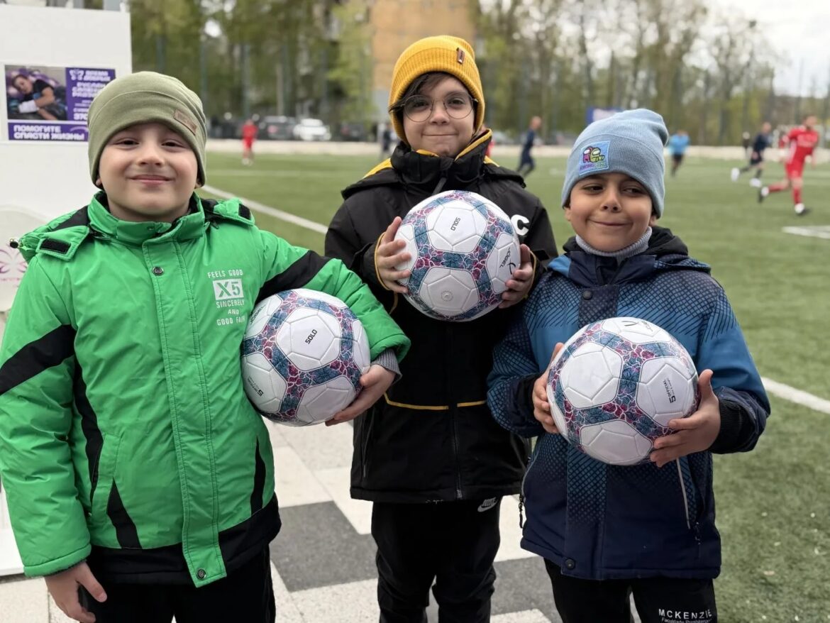 Футбол ради жизни 8-летнего мальчика: в Донецке прошел первый благотворительный матч проекта “Доброспорт”