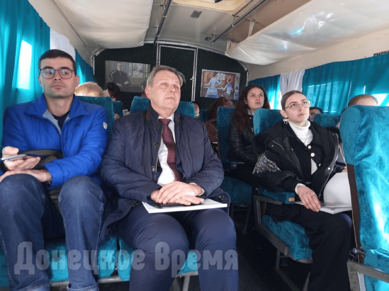 загружено (5) С голограммой, портретами и музыкой: в Донецке открылся «Музей на колесах» в честь Сергея Прокофьева