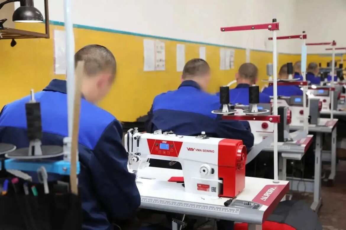 Шить стали больше: колонии ДНР получили из Чувашии новое швейное оборудование на 4 млн рублей