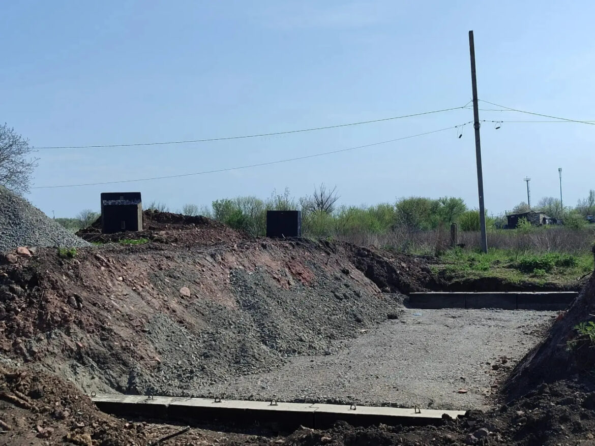 Меняют трубы и укладывают асфальт: в Шахтерском округе приступили к капремонту 20 километров дороги