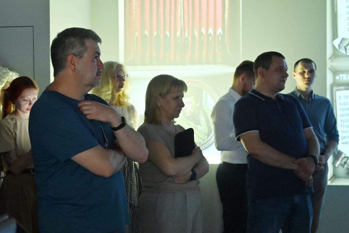 DSC_6079 1 От истоков до современности: в Донецке открылась мультимедийная выставка о жизни артистов театра