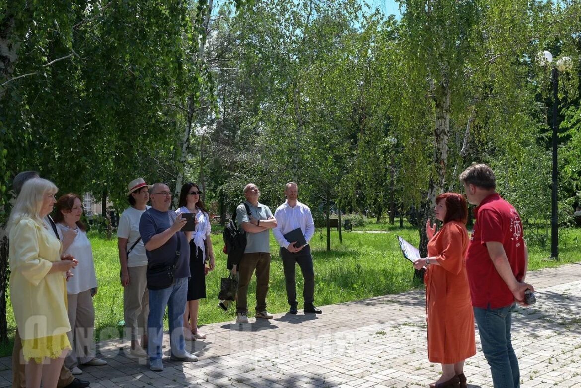 Графика, романтика, пастельные тона: донецкая художница показала свое видение Парка кованых фигур