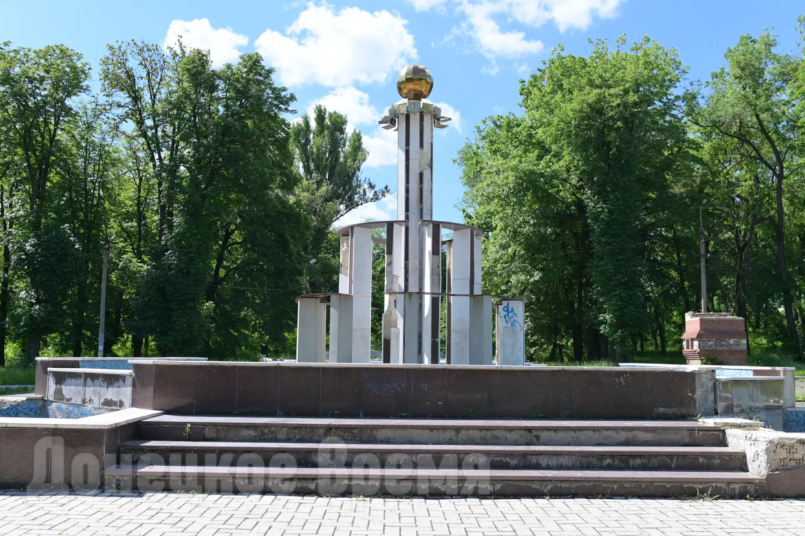 IMG_20260529_174400 Вместо моря роз трава по пояс: парк Железнодорожников в Ясиноватой так и не восстановили