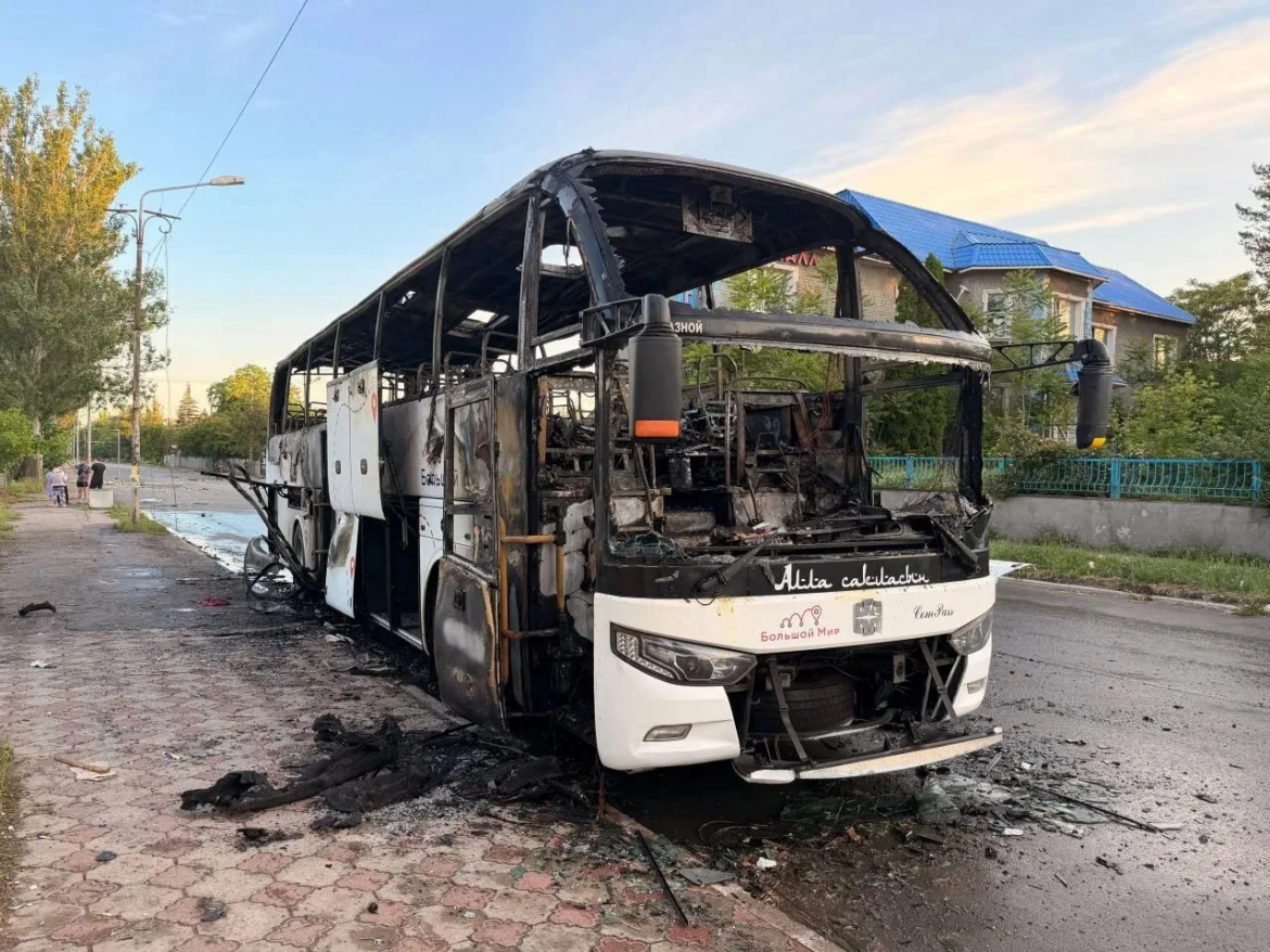 Вражеские беспилотники атаковали пассажирский автобус в Енакиево: 7 человек погибли, 11 ранены