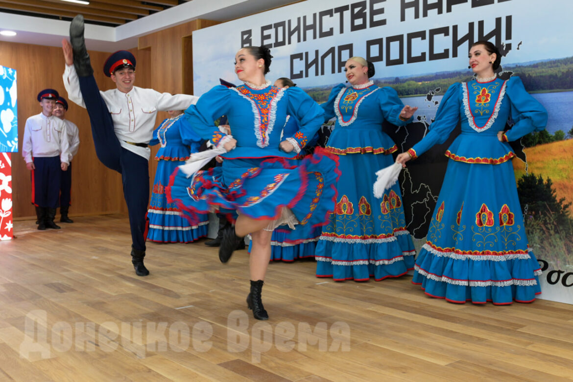 Три пирога, три ребра, сыр на желудке: осетинские блюда стали популярными на Фестивале кухонь народов России