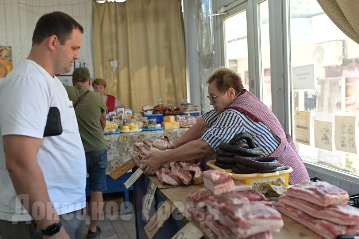 От 350 до 800 рублей: корреспондент «Донецкого времени» проверил цены на свинину на рынке в Донецке