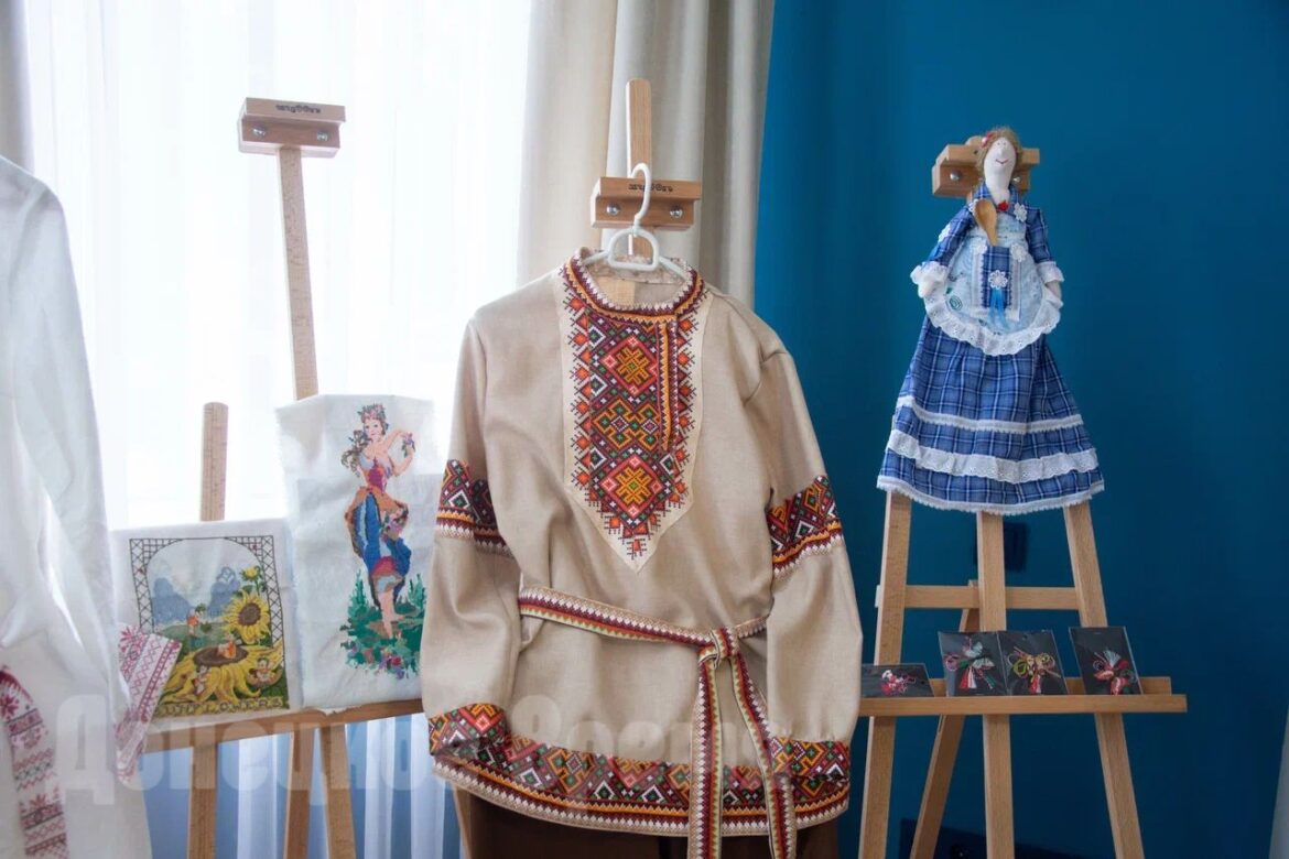 С народными песнями, хороводами и чаепитием: в Донецке ярко отметили Единый день фольклора