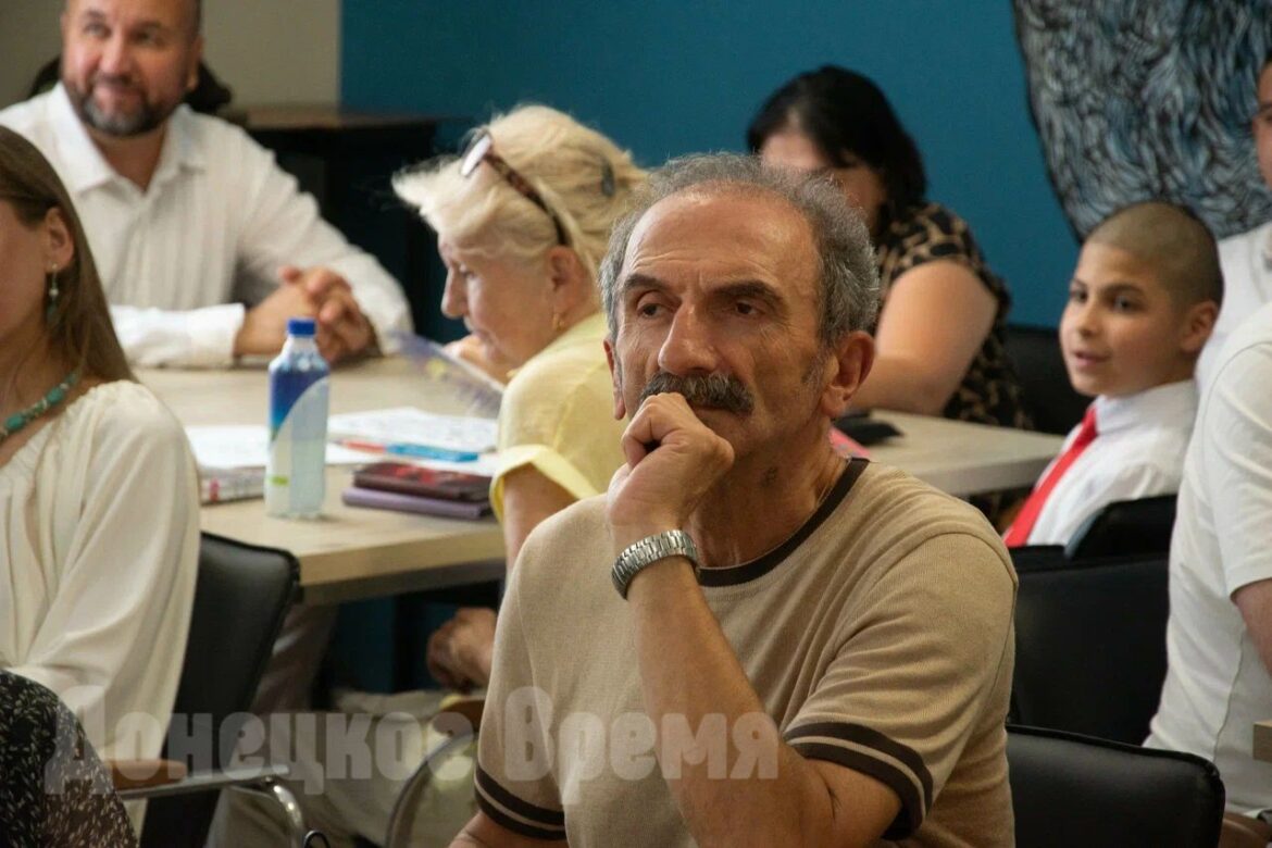С народными песнями, хороводами и чаепитием: в Донецке ярко отметили Единый день фольклора