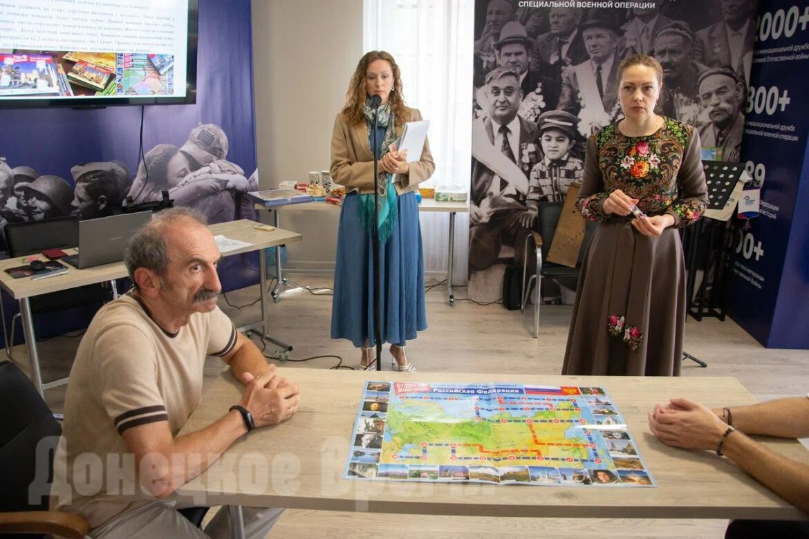 С народными песнями, хороводами и чаепитием: в Донецке ярко отметили Единый день фольклора