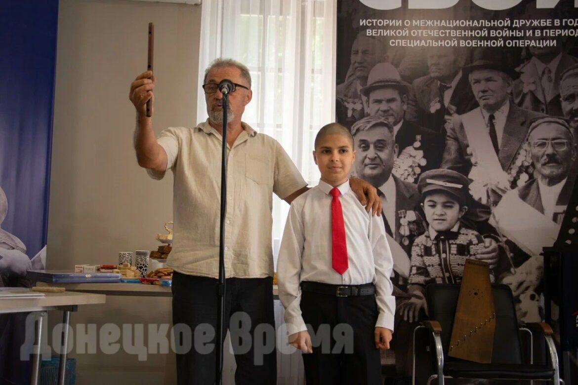 С народными песнями, хороводами и чаепитием: в Донецке ярко отметили Единый день фольклора
