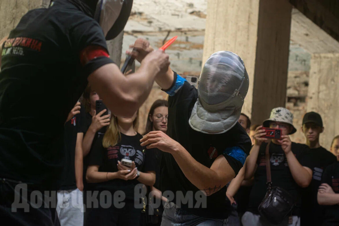«Чтобы мужчины были мужчинами»: память Гиви в Донецке почтили турниром по ножевому бою