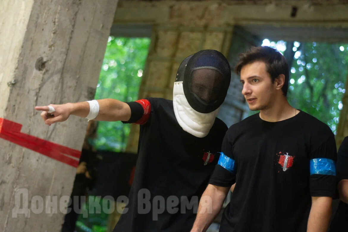 «Чтобы мужчины были мужчинами»: память Гиви в Донецке почтили турниром по ножевому бою