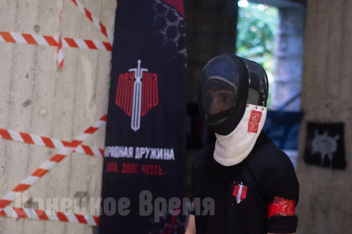 «Чтобы мужчины были мужчинами»: память Гиви в Донецке почтили турниром по ножевому бою