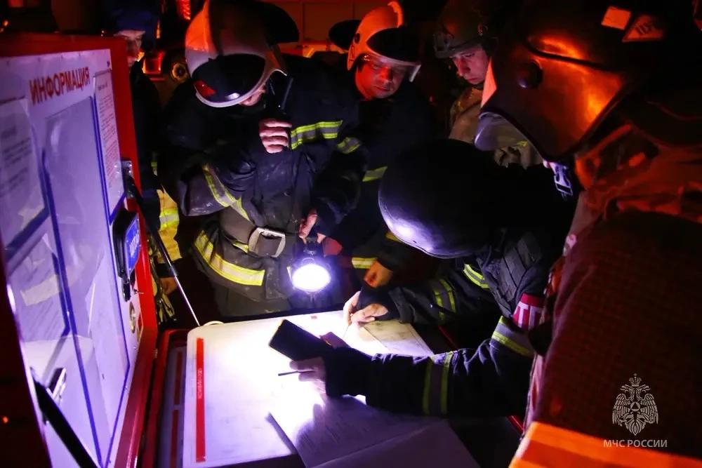 4 «Галактику» тушили почти 17 часов: в Донецке спасатели ликвидировали пожар в ТЦ после атаки дрона