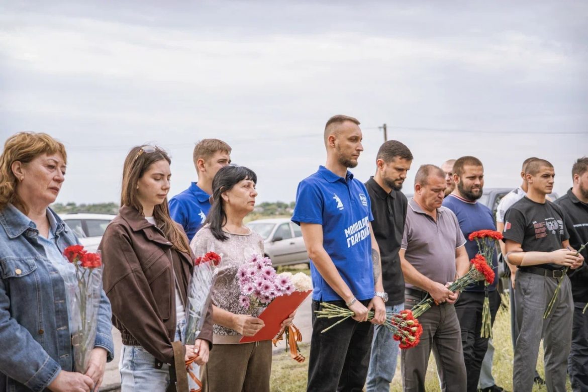 «Мы не можем стоять в стороне»: в ДНР почтили память ополченцев, оборонявших Иловайск