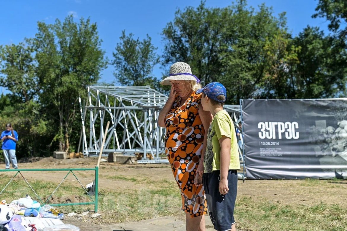 DSC_0655 «Не забывали и не забудем никогда»: в ДНР почтили память погибших на пляже в Зугрэсе