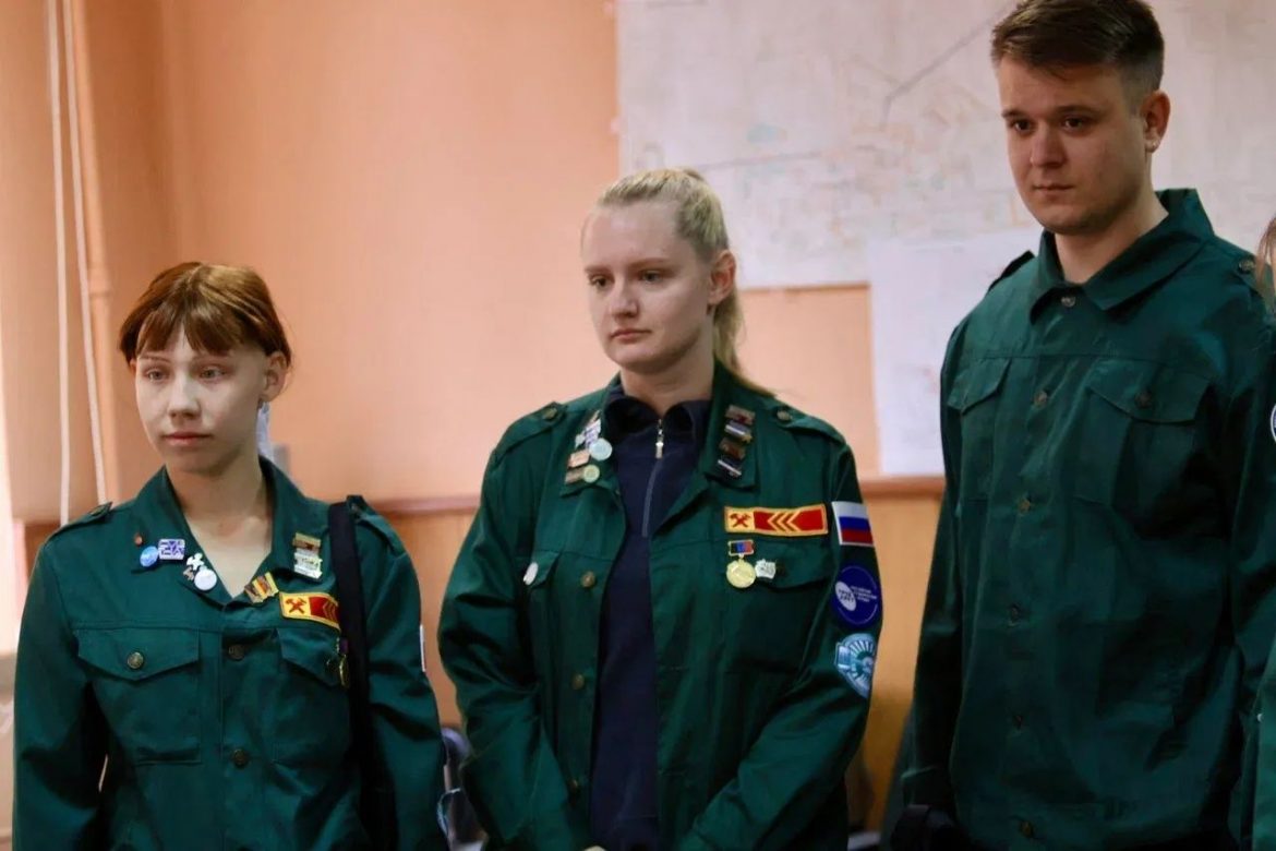 Узнали, что такое шахтерский характер: студенты поздравили горняков с профессиональным праздником