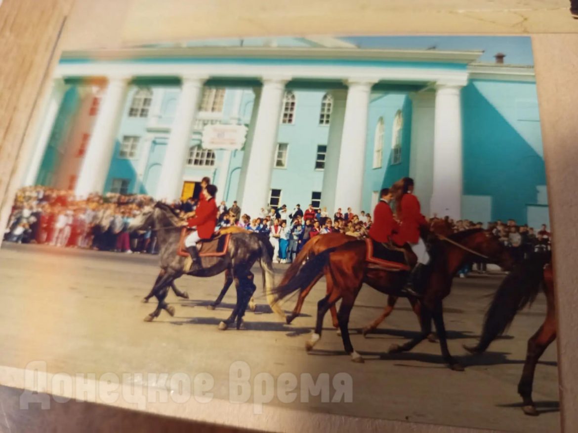 «Татерсаль» за кулисами: как в Донецке рождаются сказки и танцевальные номера с лошадьми