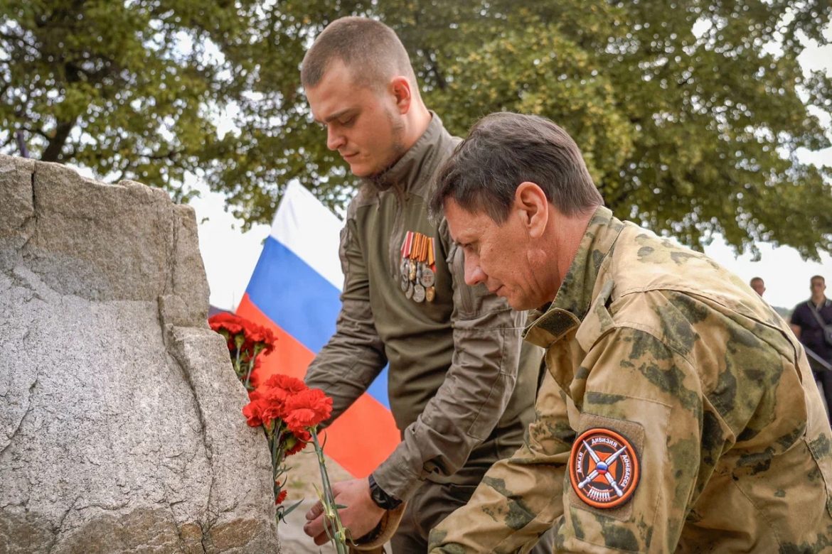 «Мы не можем стоять в стороне»: в ДНР почтили память ополченцев, оборонявших Иловайск