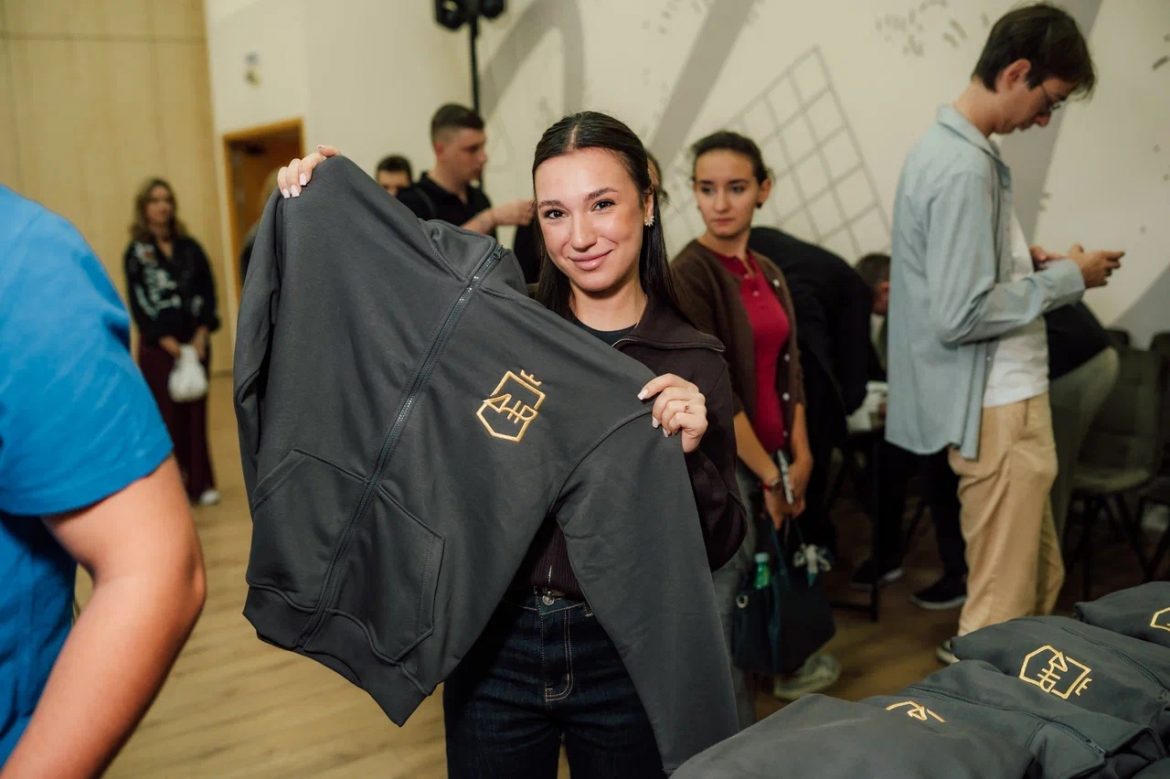 DSC_5020 «Тяжёлые времена рождают сильных людей»: в ДНР презентовали уникальный мерч для молодежного фестиваля