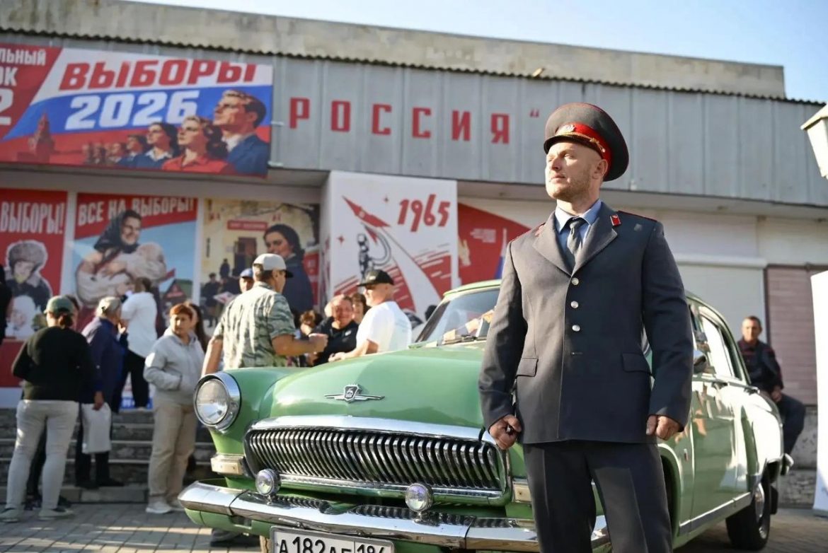 На выборы как на праздник: жители Геническа голосуют под советские песни, с лимонадом и выпечкой