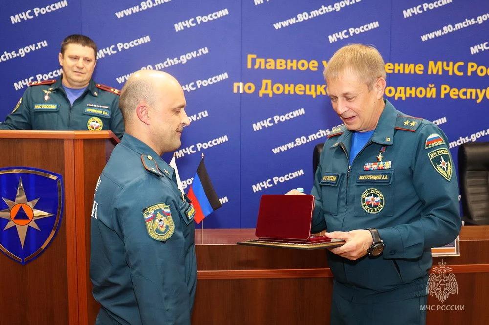 IMG_20260928_155613 «Гордимся вашей отвагой и преданностью»: сотрудникам МЧС в ДНР вручили государственные награды